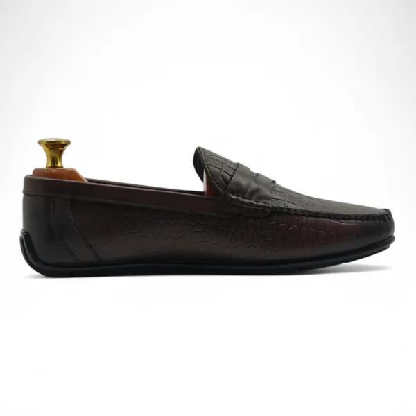 Freacksters_Brown_Croco-Pattern_Leather_Slip-On_Loafers_–_Classic_Elegance
