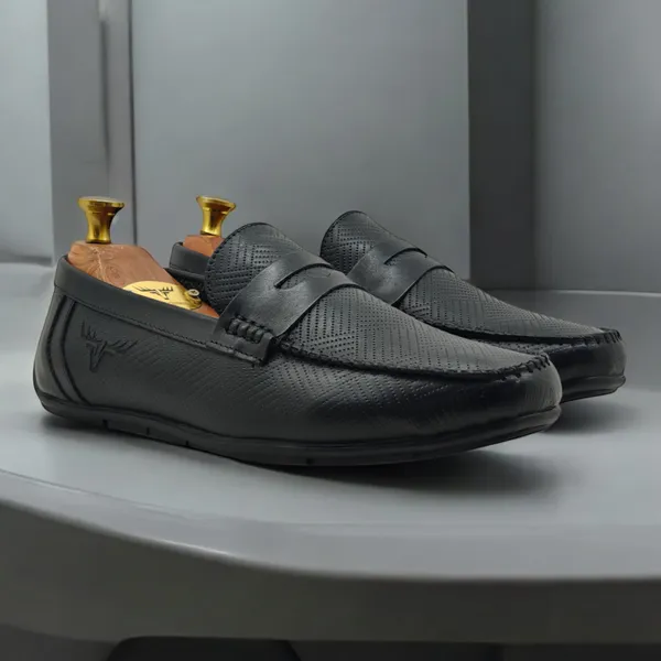 Freacksters_Black_Leather_Loafers_–_Timeless_Charm,_Everyday_Ease