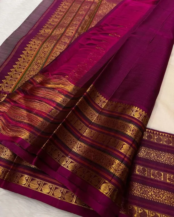 Amazing_Off_White_Soft_Silk_Saree_With_Phenomenal_Blouse_Piece