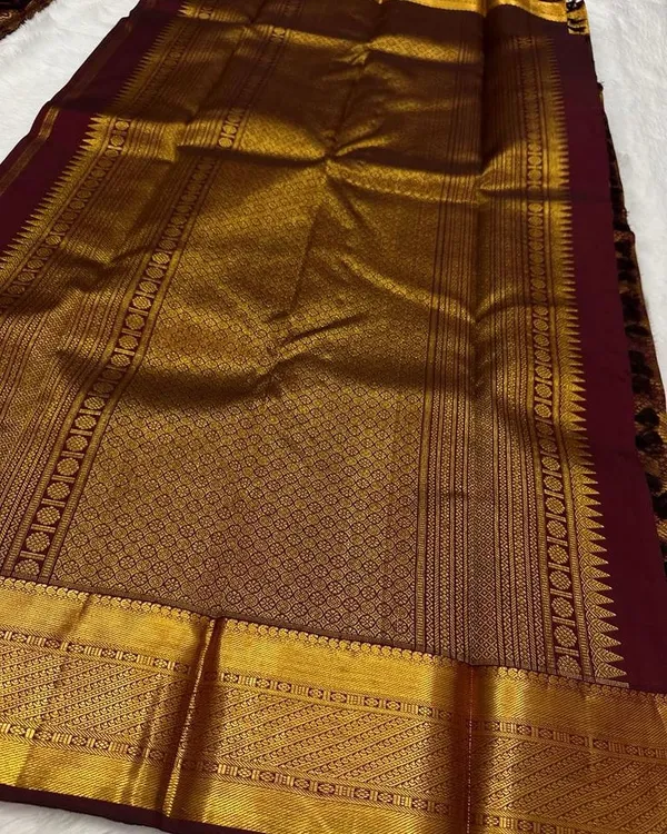 Aplomb_Wine_Soft_Silk_Saree_With_Vivacious_Blouse_Piece