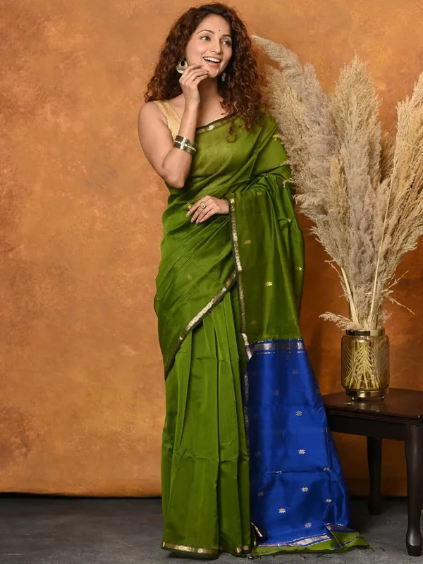Attractive_Cotton_Silk_Saree_With_Flaunt_Blouse_Piece