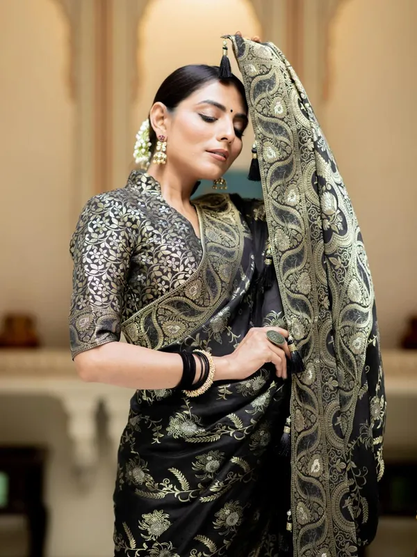 Blissful_Black_Soft_Silk_Saree_With_Angelic_Blouse_Piece