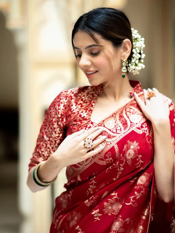 Bucolic_Red_Soft_Silk_Saree_With_Traditional_Blouse_Piece