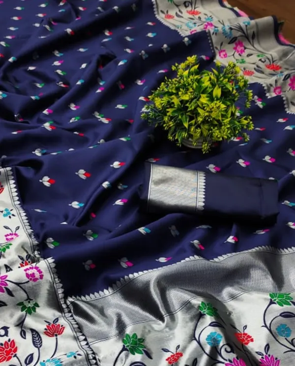 Capricious_Navy_Blue_Paithani_Silk_Saree_With_Invaluable_Blouse_Piece