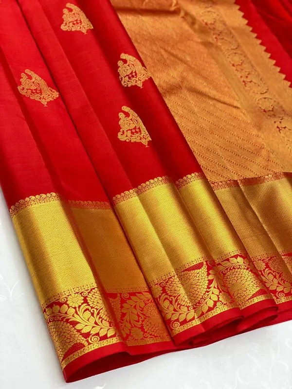 Desirable_Red_Soft_Banarasi_Silk_Saree_With_Classic_Blouse_Piece