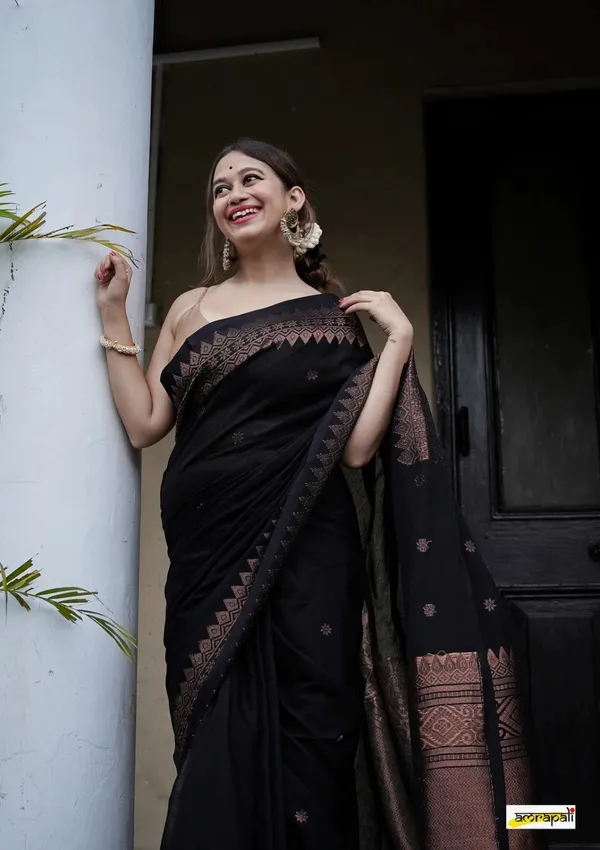 Energetic_Black_Soft_Silk_Saree_With_Delightful_Blouse_Piece