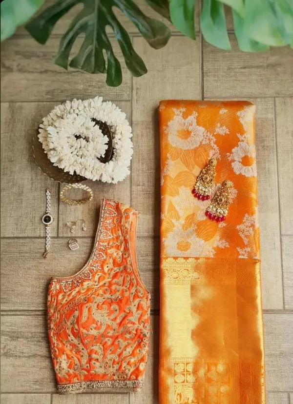 Felicitous_Orange_Soft_Banarasi_Silk_Saree_With_Enchanting_Blouse_Piece