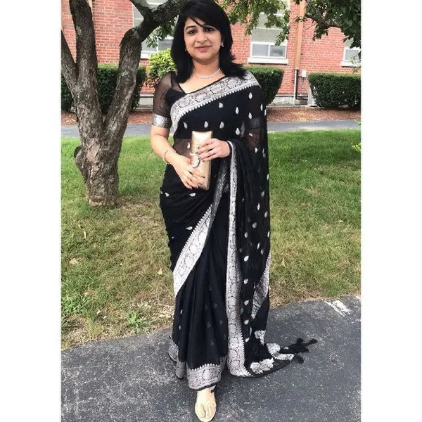 Flamboyant_Black_Cotton_Silk_Saree_With_Staring_Blouse_Piece
