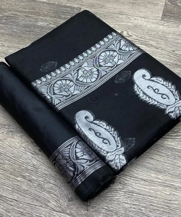 Flamboyant_Black_Cotton_Silk_Saree_With_Staring_Blouse_Piece
