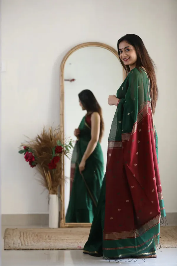 Flamboyant_Green_Maroon_Cotton_Silk_Saree_With_Staring_Blouse_Piece