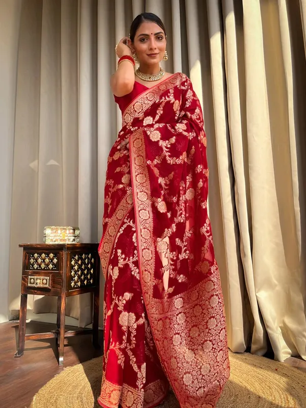 Flaunt_Red_Soft_Silk_Saree_With_Extraordinary_Blouse_Piece