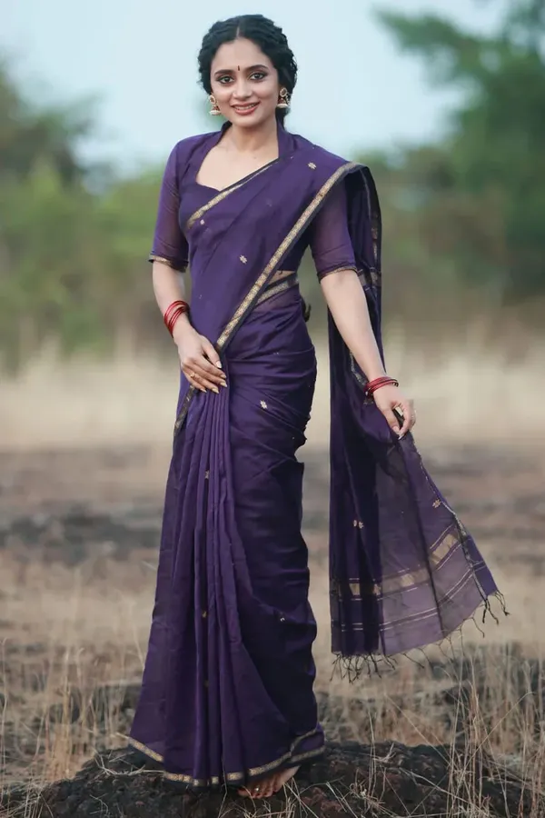 Glowing_Cotton_Silk_Saree_With_Attractive_Blouse_Piece
