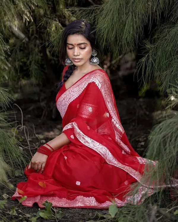 Imaginative_Red_Cotton_Silk_Saree_With_Aplomb_Blouse_Piece