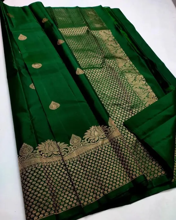 Imbrication_Dark_Green_Soft_Silk_Saree_With_Desirable_Blouse_Piece