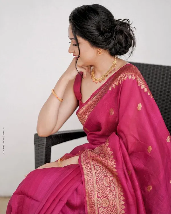 Incomparable_Baby_Pink_Pink_Soft_Silk_Saree_With_Snazzy_Blouse_Piece