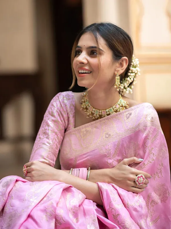 Incomparable_Baby_Pink_Pink_Soft_Silk_Saree_With_Snazzy_Blouse_Piece