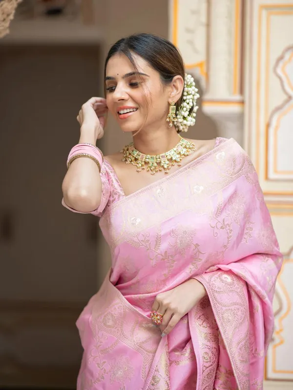 Incomparable_Baby_Pink_Pink_Soft_Silk_Saree_With_Snazzy_Blouse_Piece