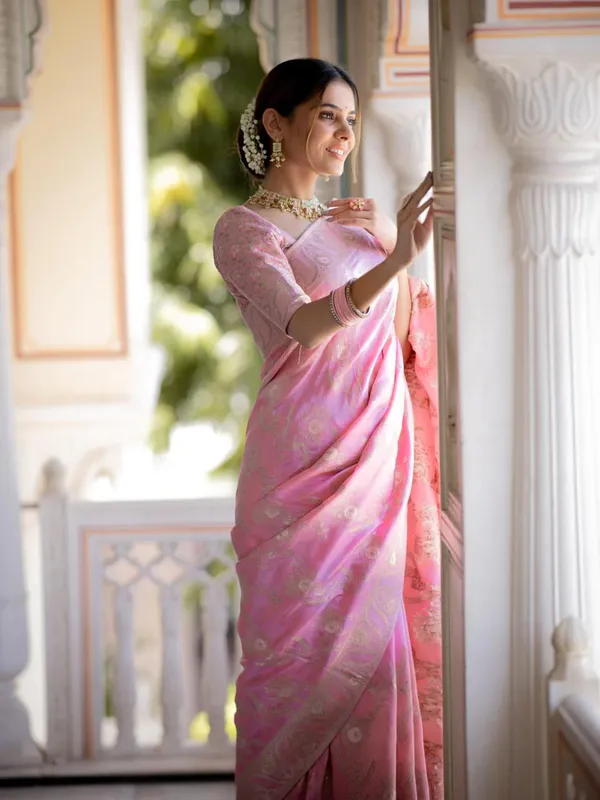 Incomparable_Baby_Pink_Pink_Soft_Silk_Saree_With_Snazzy_Blouse_Piece