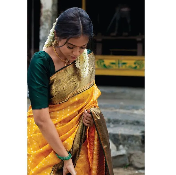 Intricate_Yellow_Banarasi_Silk_Saree_With_Charming_Blouse_Piece