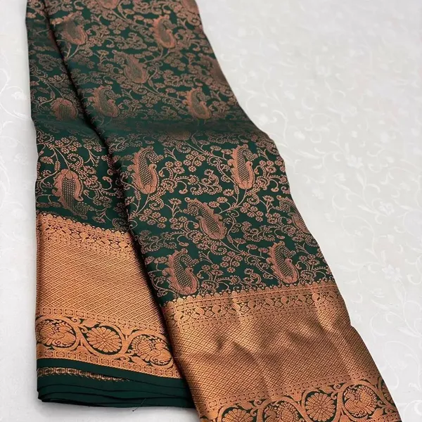 Luxuriant_Green_Soft_Silk_Saree_With_Allure_Blouse_Piece