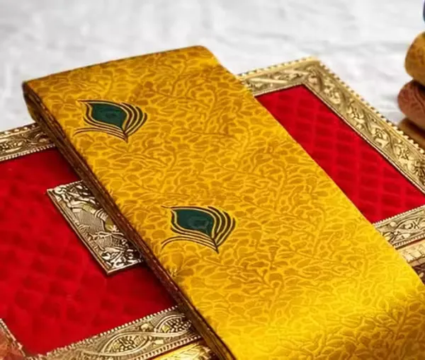 Mesmeric_Soft_Banarasi_Silk_Saree_With_Inspiring_Blouse_Piece