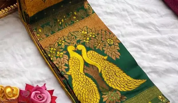 Mesmeric_Soft_Banarasi_Silk_Saree_With_Inspiring_Blouse_Piece
