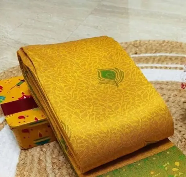 Mesmeric_Soft_Banarasi_Silk_Saree_With_Inspiring_Blouse_Piece