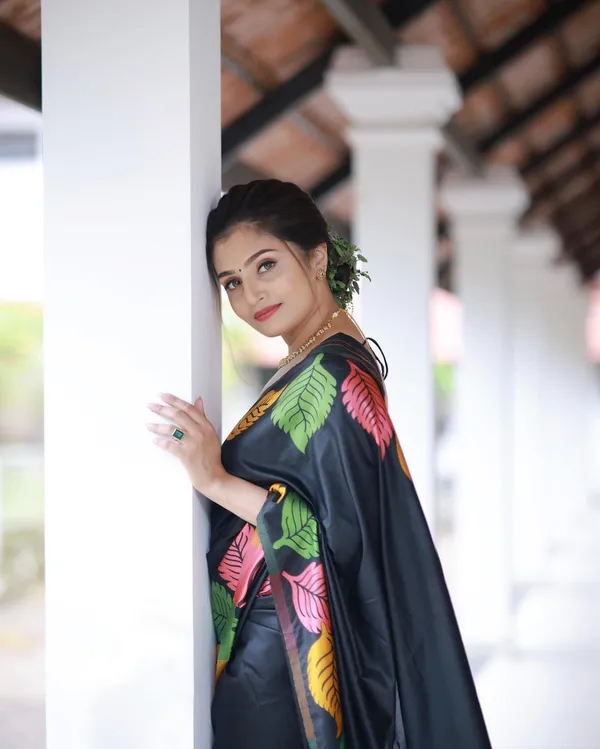 Pretty_Black_Soft_Silk_Saree_With_Beautiful_Blouse_Piece