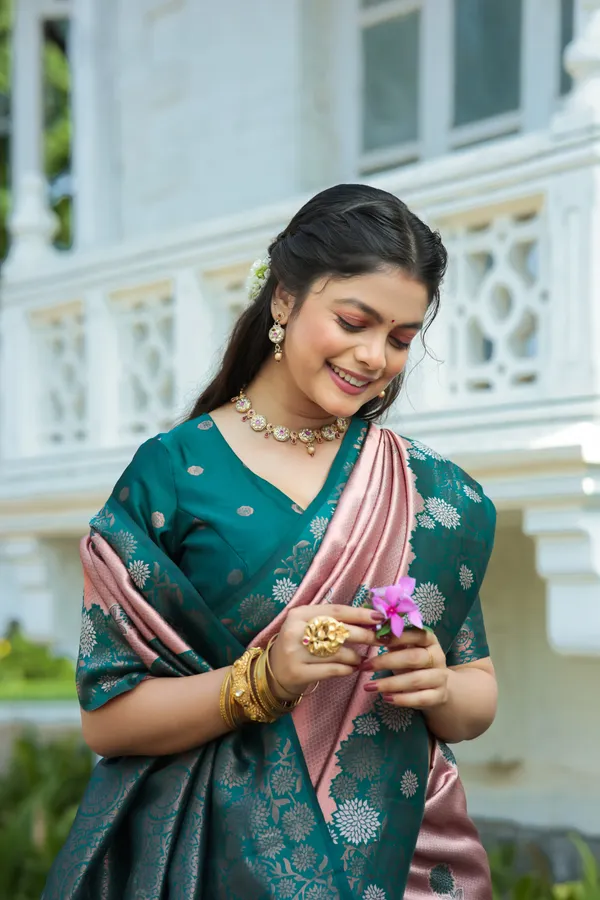 Seraglio_Soft_Banarasi_Silk_Saree_With_Divine_Blouse_Piece