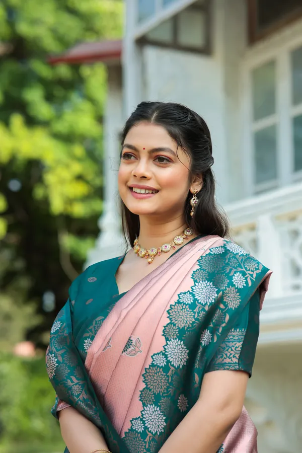 Seraglio_Soft_Banarasi_Silk_Saree_With_Divine_Blouse_Piece