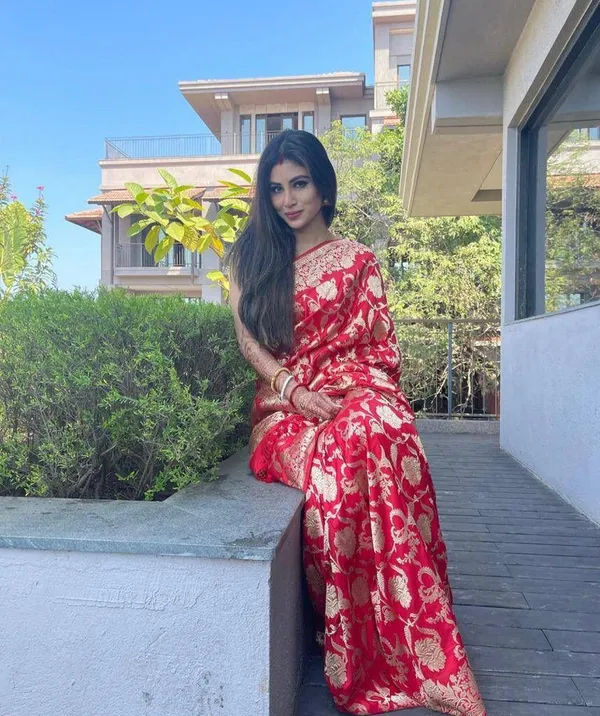 Sophisticated_Red_Soft_Silk_Saree_With_Amazing_Blouse_Piece