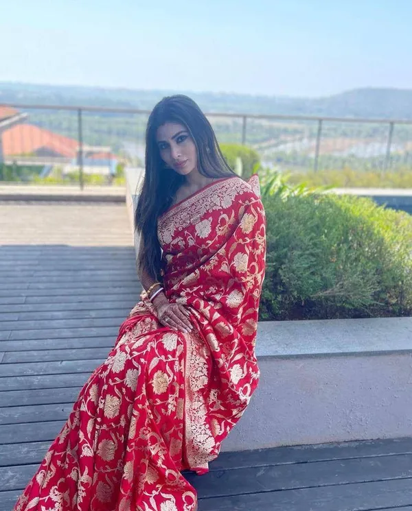 Sophisticated_Red_Soft_Silk_Saree_With_Amazing_Blouse_Piece