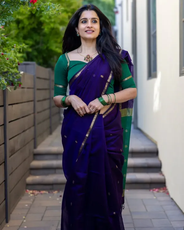 Stunning_Cotton_Silk_Saree_With_Elegant_Blouse_Piece