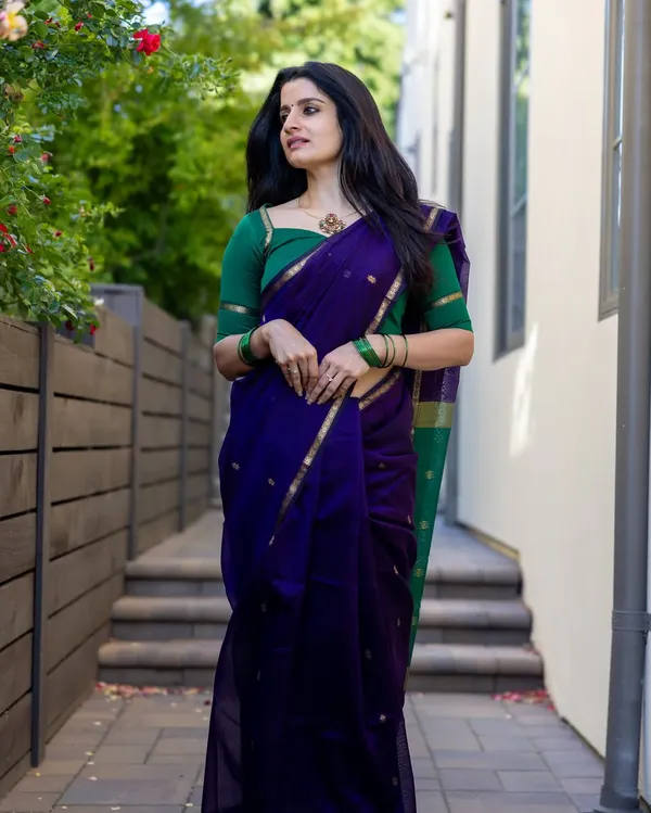 Stunning_Cotton_Silk_Saree_With_Elegant_Blouse_Piece
