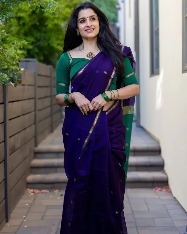 Stunning_Cotton_Silk_Saree_With_Elegant_Blouse_Piece