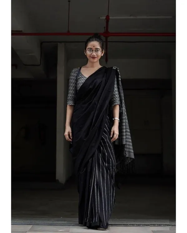 Tempting_Black_Soft_Silk_Saree_With_Devastating_Blouse_Piece