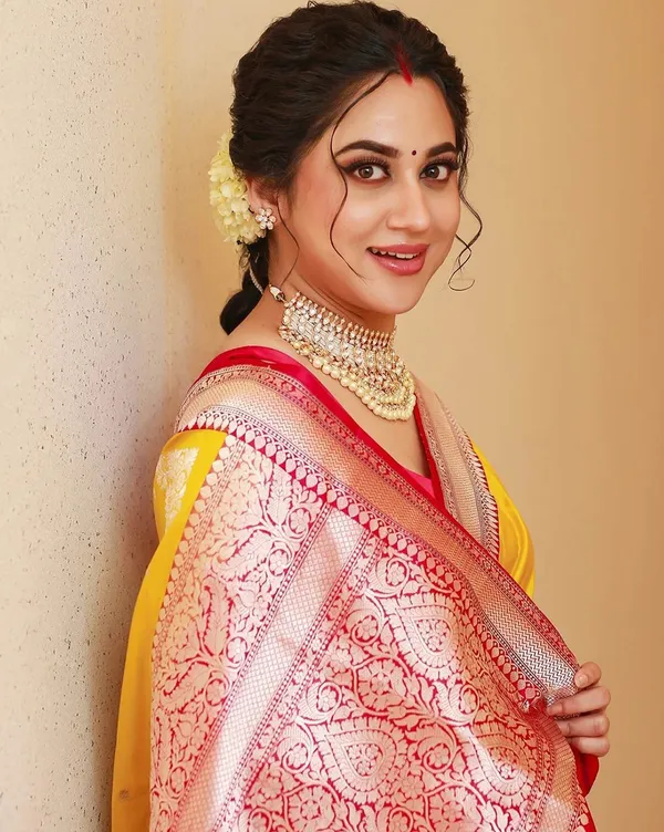 Incredible_Yellow_Kanjivaram_Silk_With_Demure_Blouse_Piece