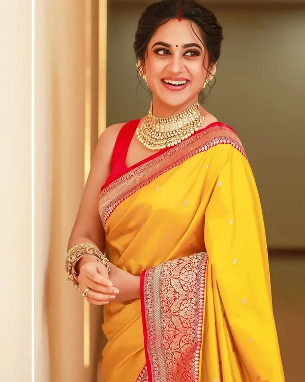 Incredible_Yellow_Kanjivaram_Silk_With_Demure_Blouse_Piece