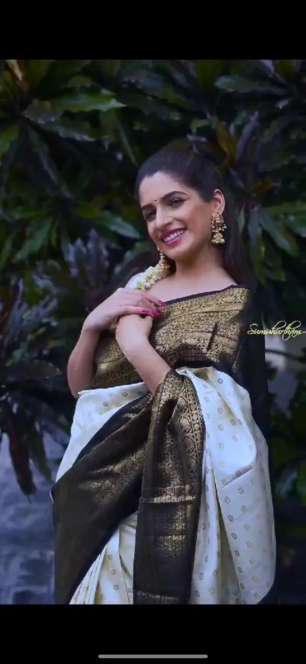 Wonderful_Off_White_Soft_Silk_Saree_With_Desiring_Blouse_Piece