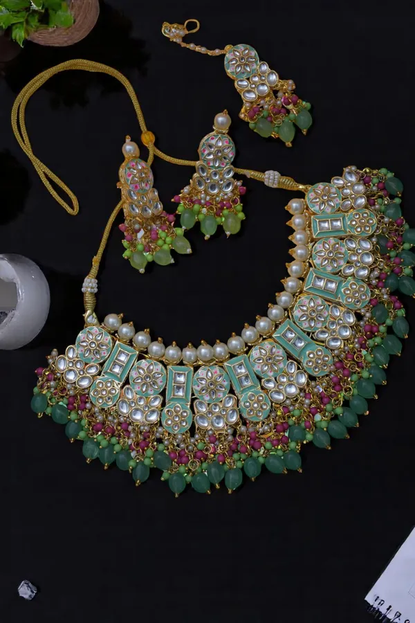 Hand_Made_Meenakari_Choker_Necklace_Set_with_Earring_and_Tikka