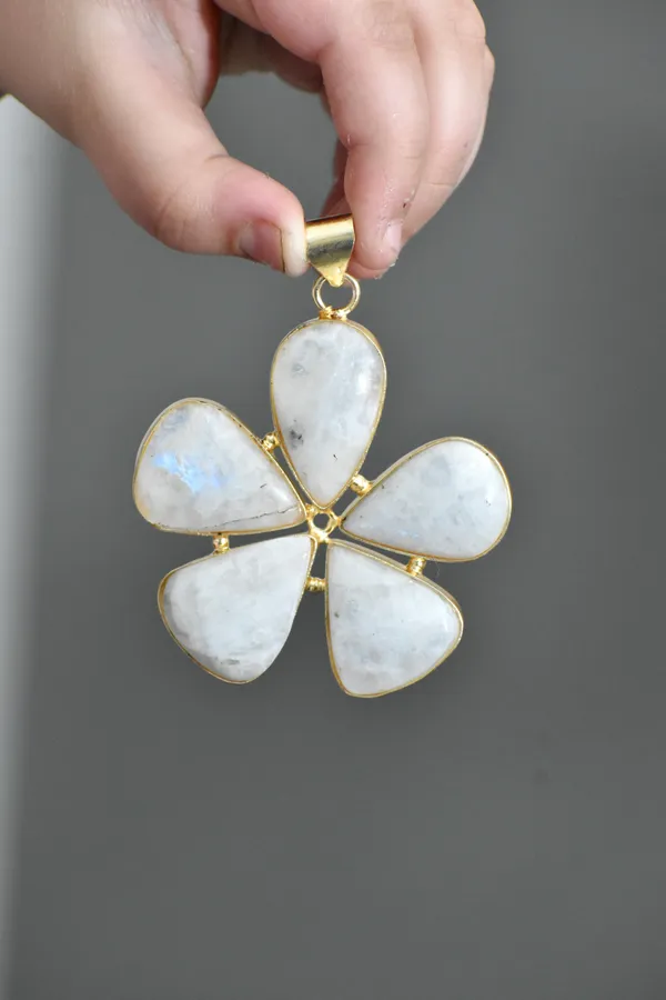 Latest_Premium_Stone_Based_Chain_Pendant