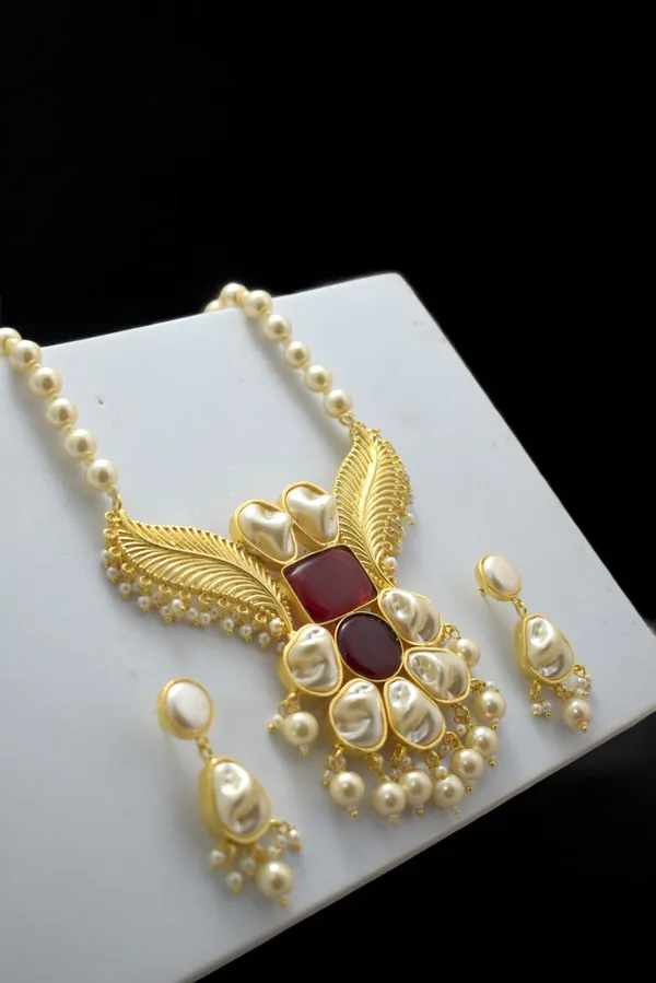 Latest_Trendy_Long_Pearl_Necklace_Set