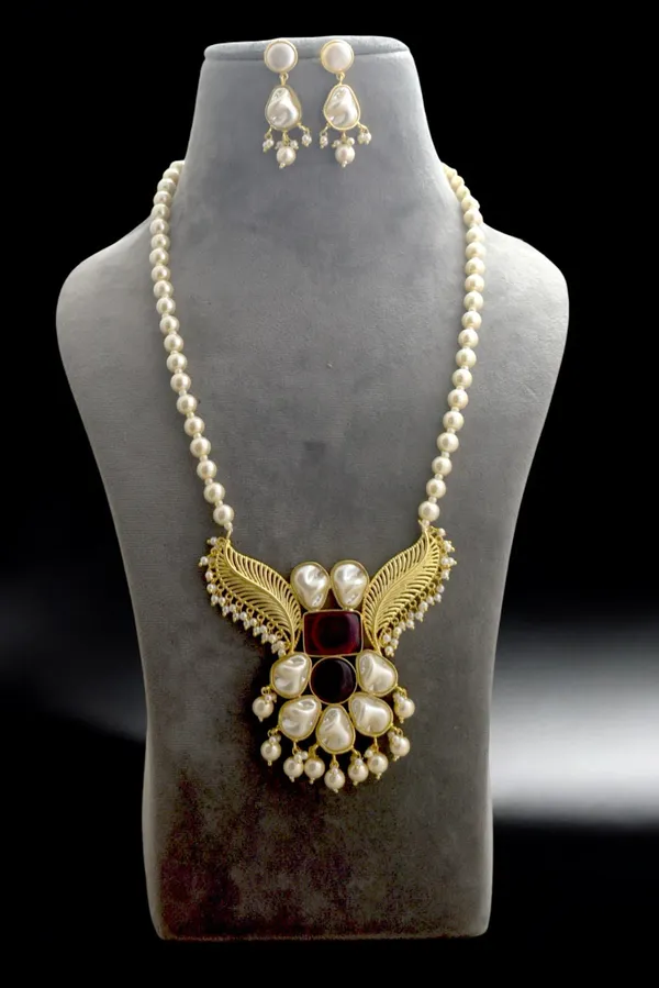 Latest_Trendy_Long_Pearl_Necklace_Set