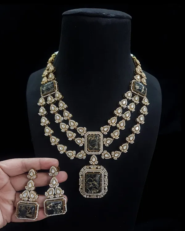 Premium_Quality_Black_Stone_AD_Kundan_Necklace_Set_with_Earring