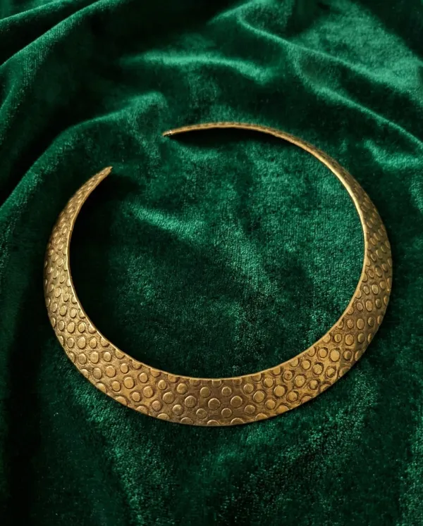 Premium_Quality_Brass_Hasli_Necklace.