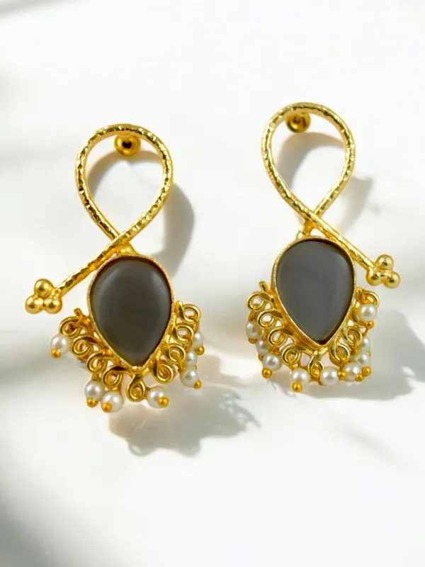 Trendy_Designer_Brass_Based_Cut_Crystal_Stone_Earring