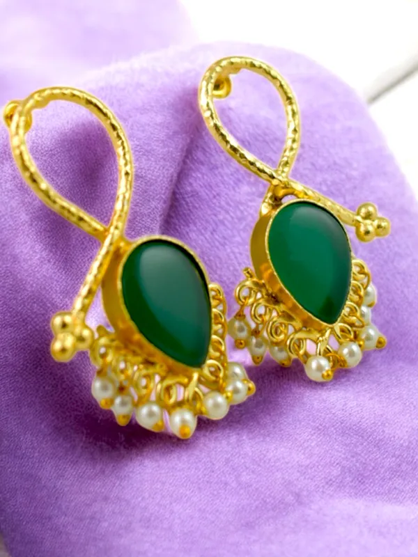 Trendy_Designer_Brass_Based_Cut_Crystal_Stone_Earring