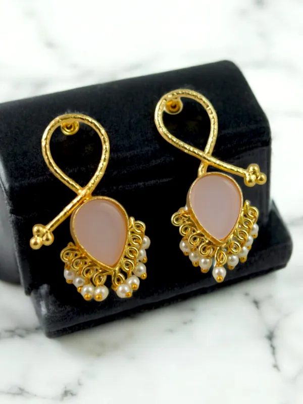 Trendy_Designer_Brass_Based_Cut_Crystal_Stone_Earring