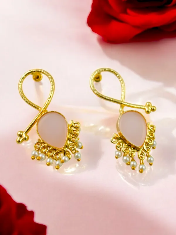 Trendy_Designer_Brass_Based_Cut_Crystal_Stone_Earring