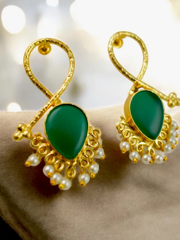 Trendy_Designer_Brass_Based_Cut_Crystal_Stone_Earring
